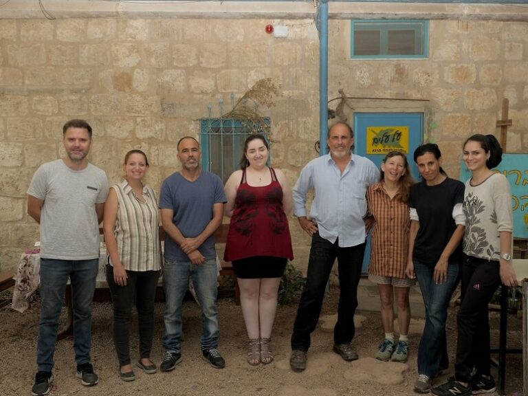 הצוות